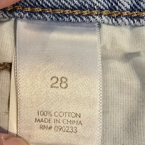Kendall & Kylie Light Wash Denim Roll Cuff Shorts - Picture 6 of 7